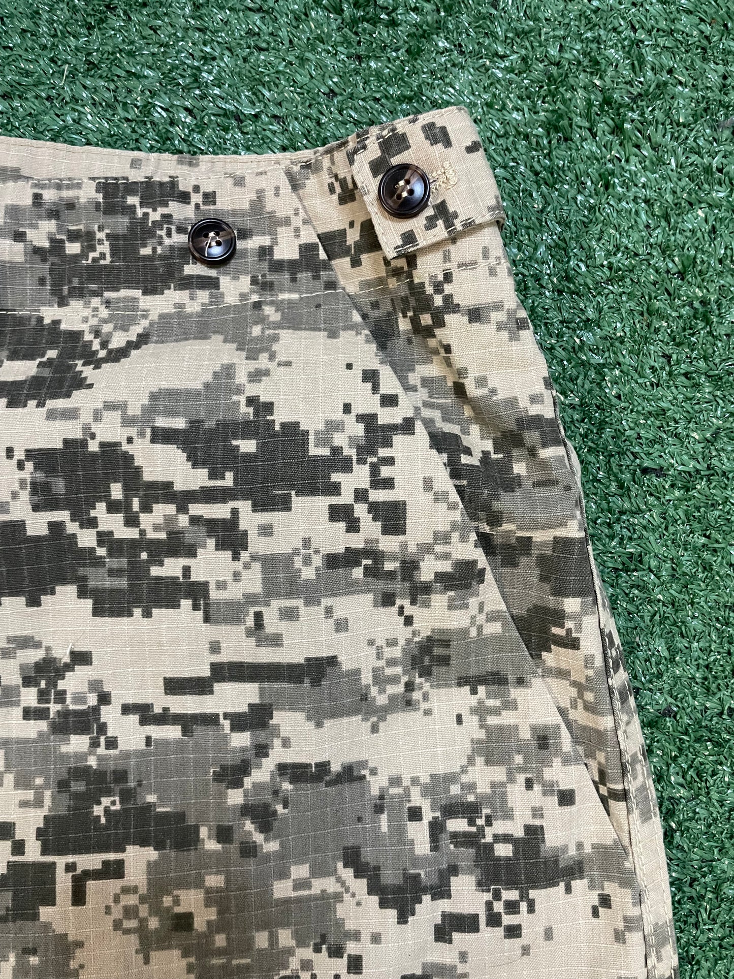 Gv Gallery Raspberry digital camo cargo pants