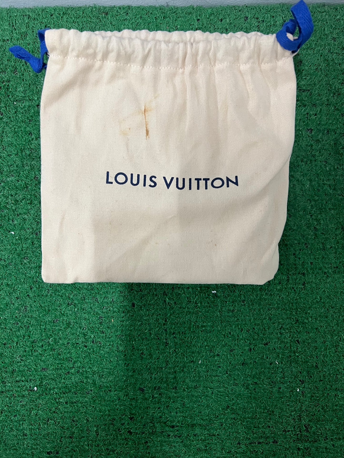 Louis Vuitton Virgil Abloh pyramide cities New York belt