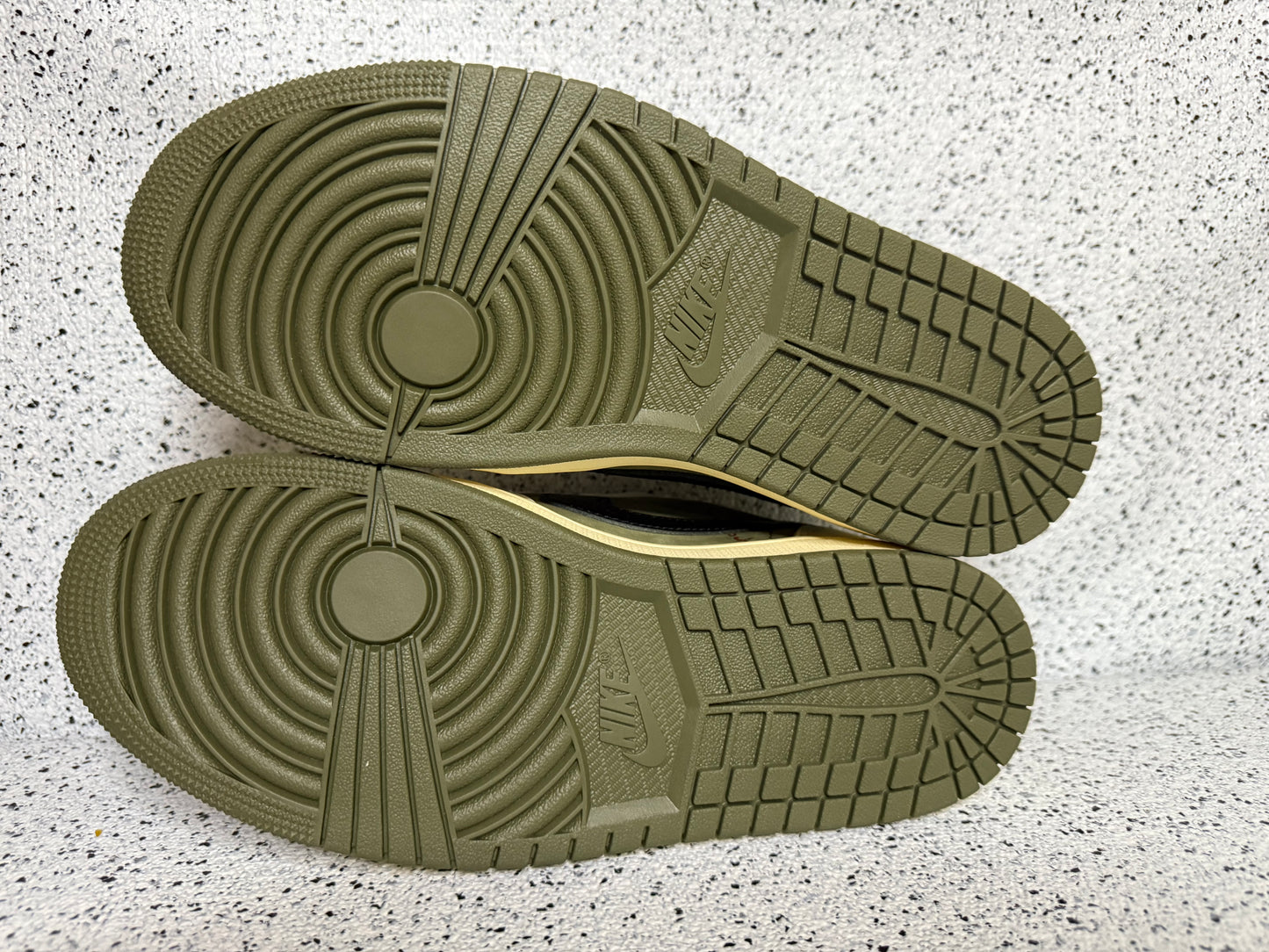 Jordan 1 Low Travis Scott Medium Olive