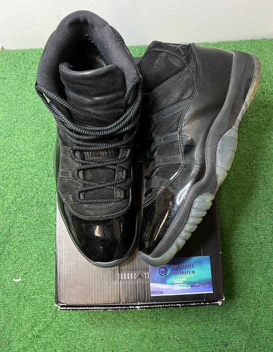 Jordan 11 cap and gown size 12men/13.5women