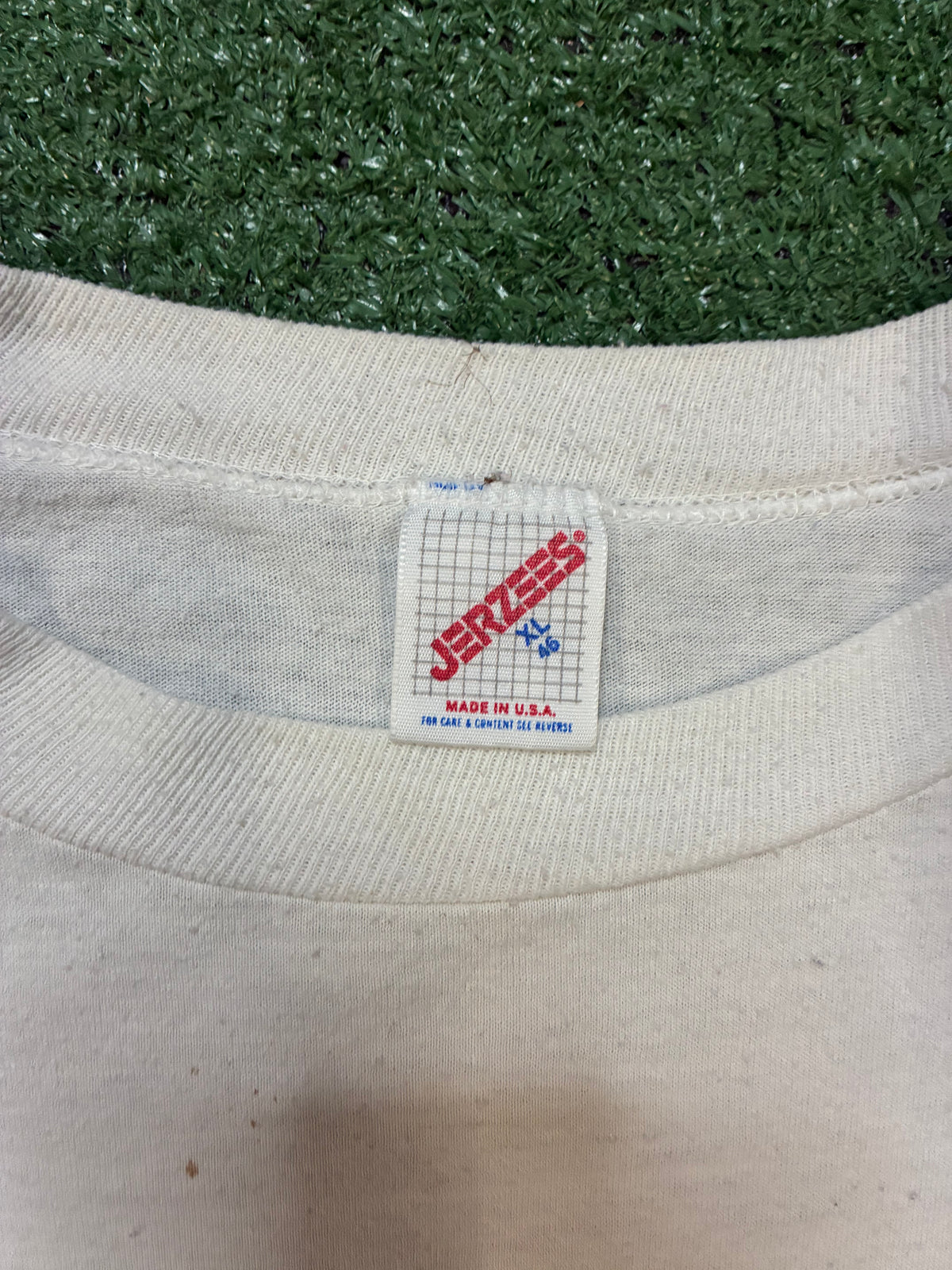 Vintage 1990s Seattle own Main Attraction blue & pink tee