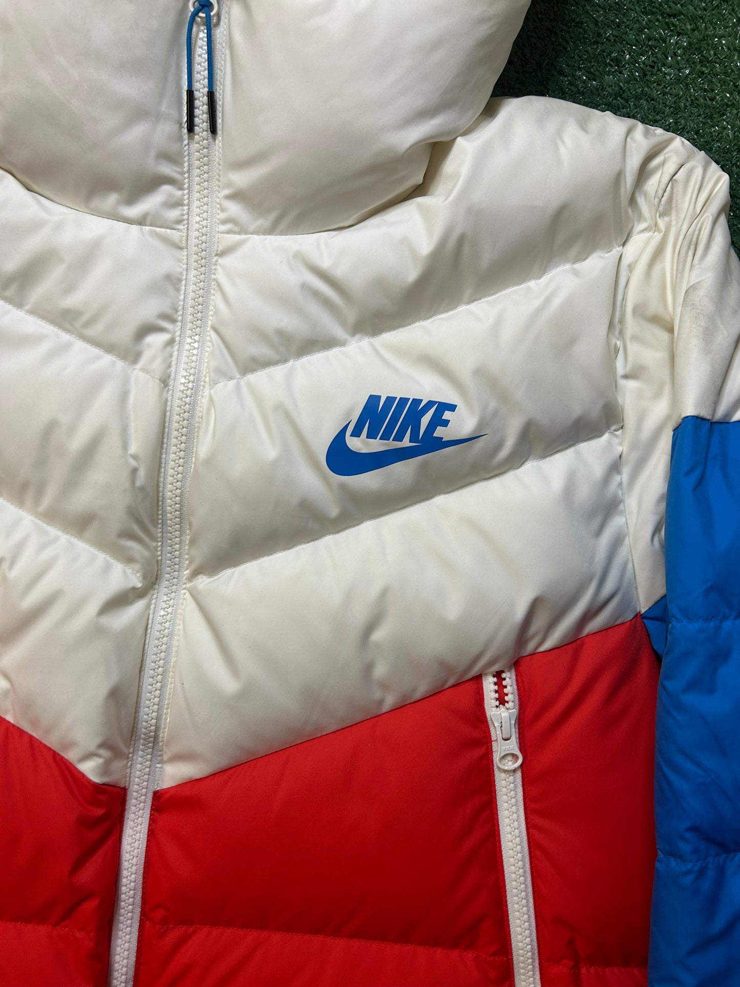 Nike colorblock puffer white red blue jacket