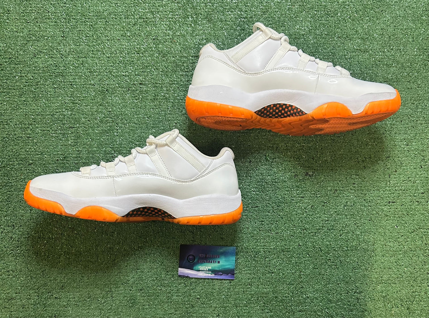 Jordan 11 low citrus size 10.5men/12women