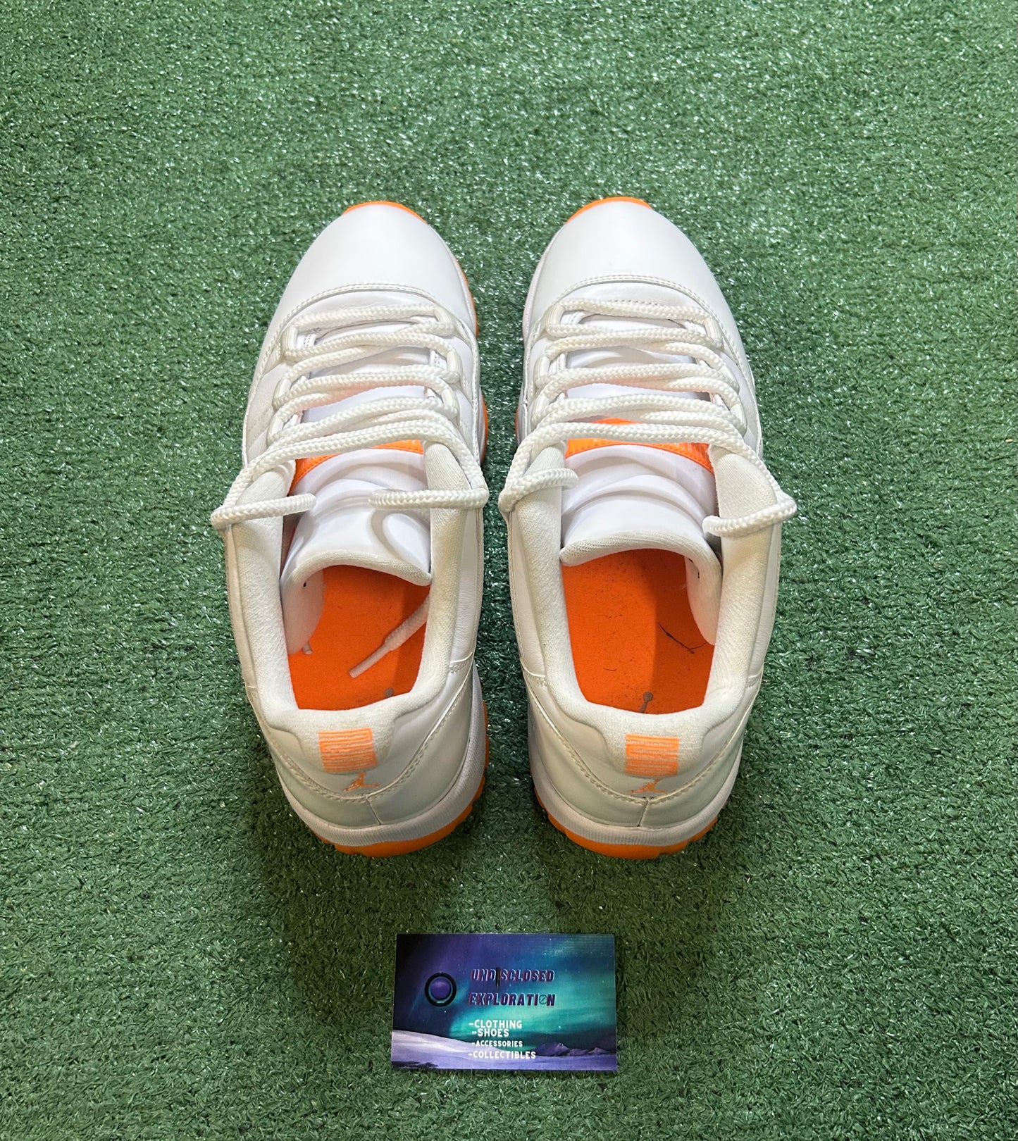 Jordan 11 low citrus size 10.5men/12women