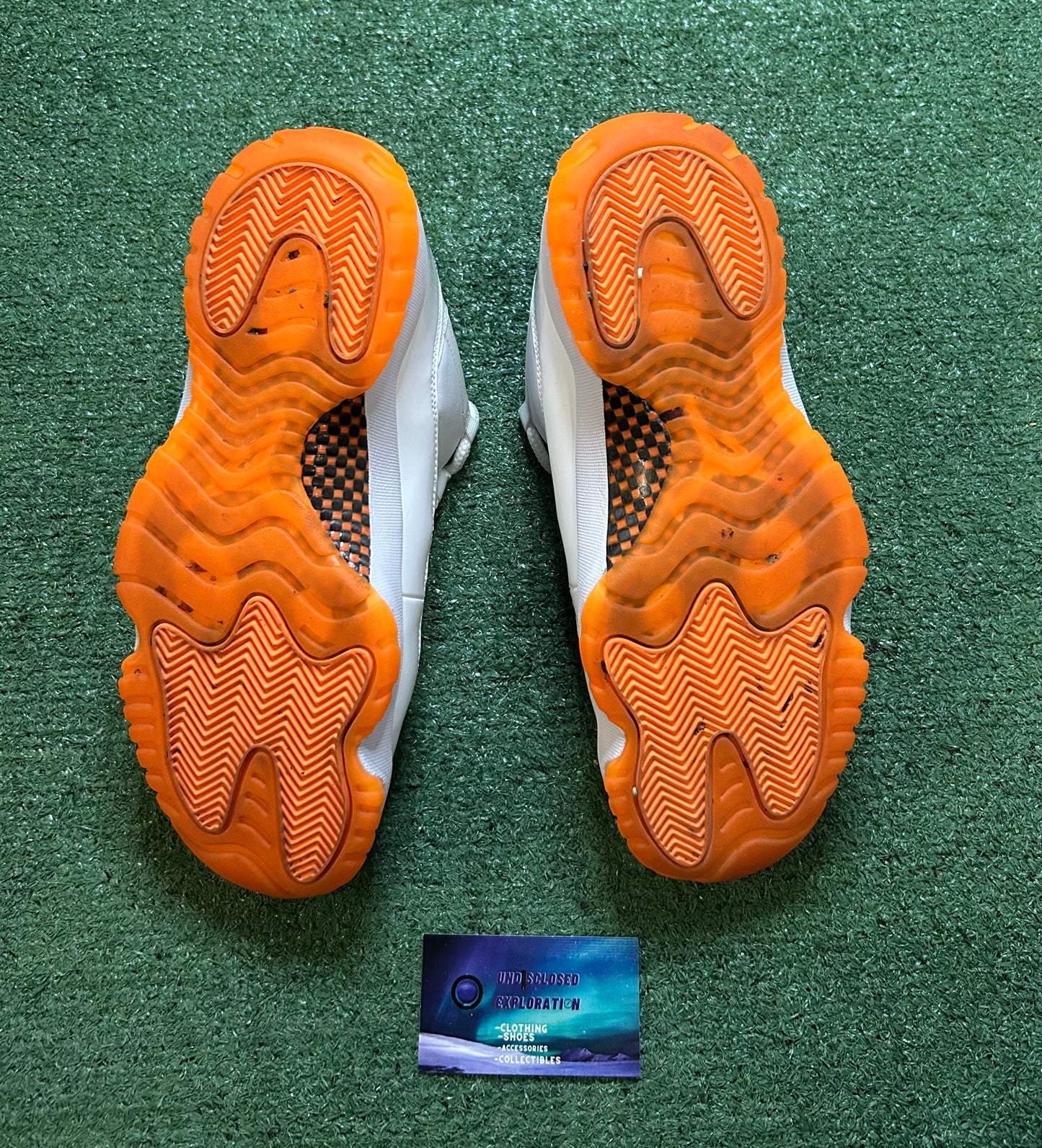 Jordan 11 low citrus size 10.5men/12women