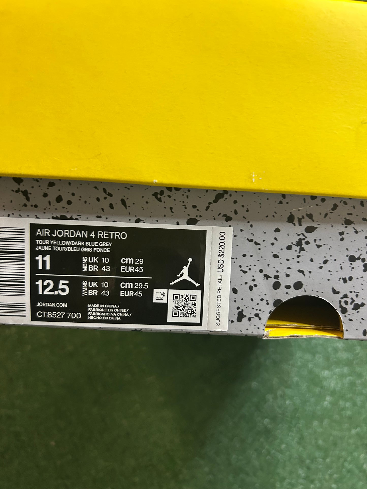 Jordan 4 lightning 2021  size 11men/12.5women