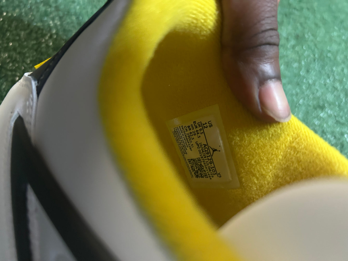 Jordan 4 vivid sulfur