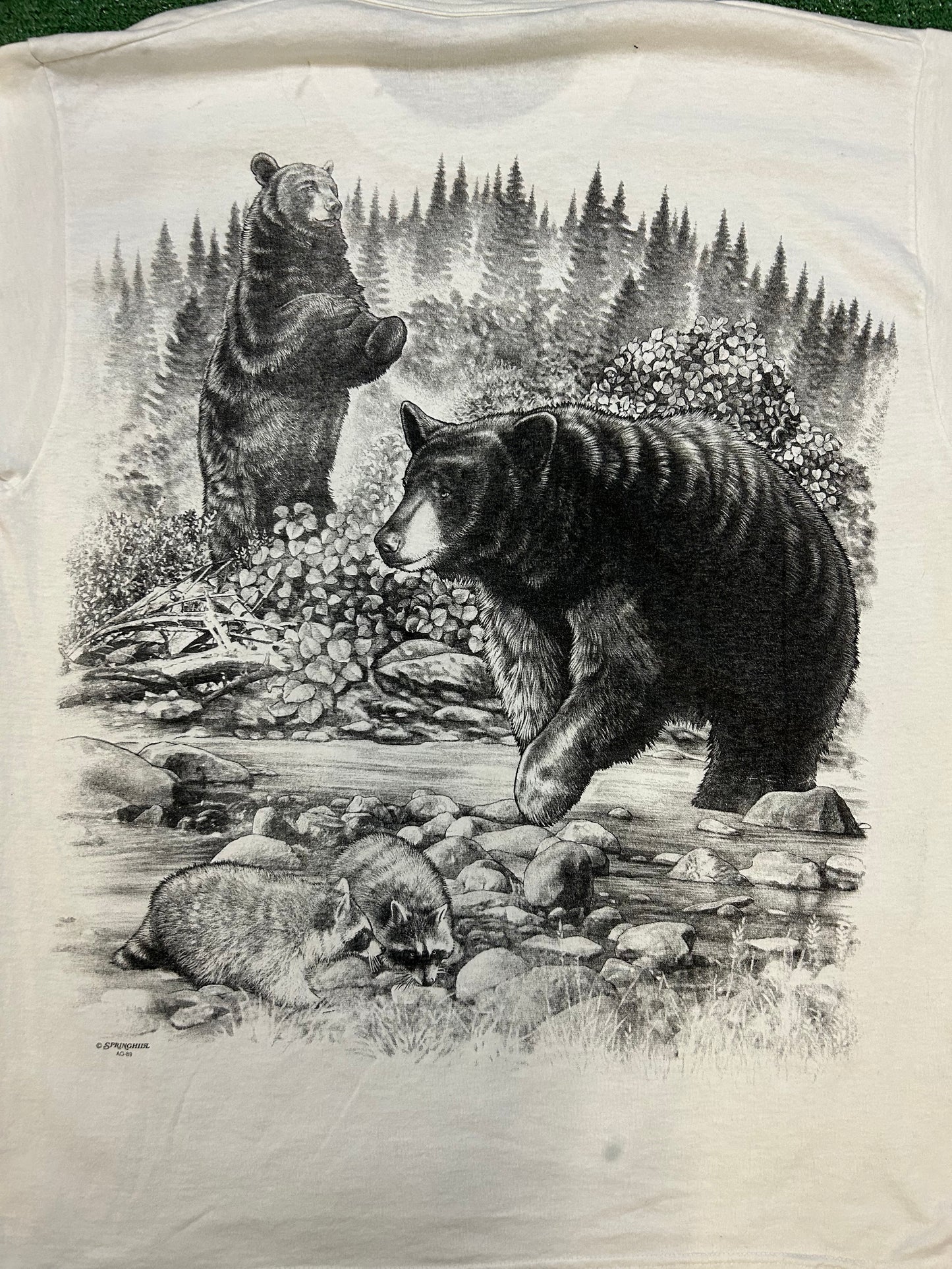 Vintage 1990s nature bears and raccoons all over print tee
