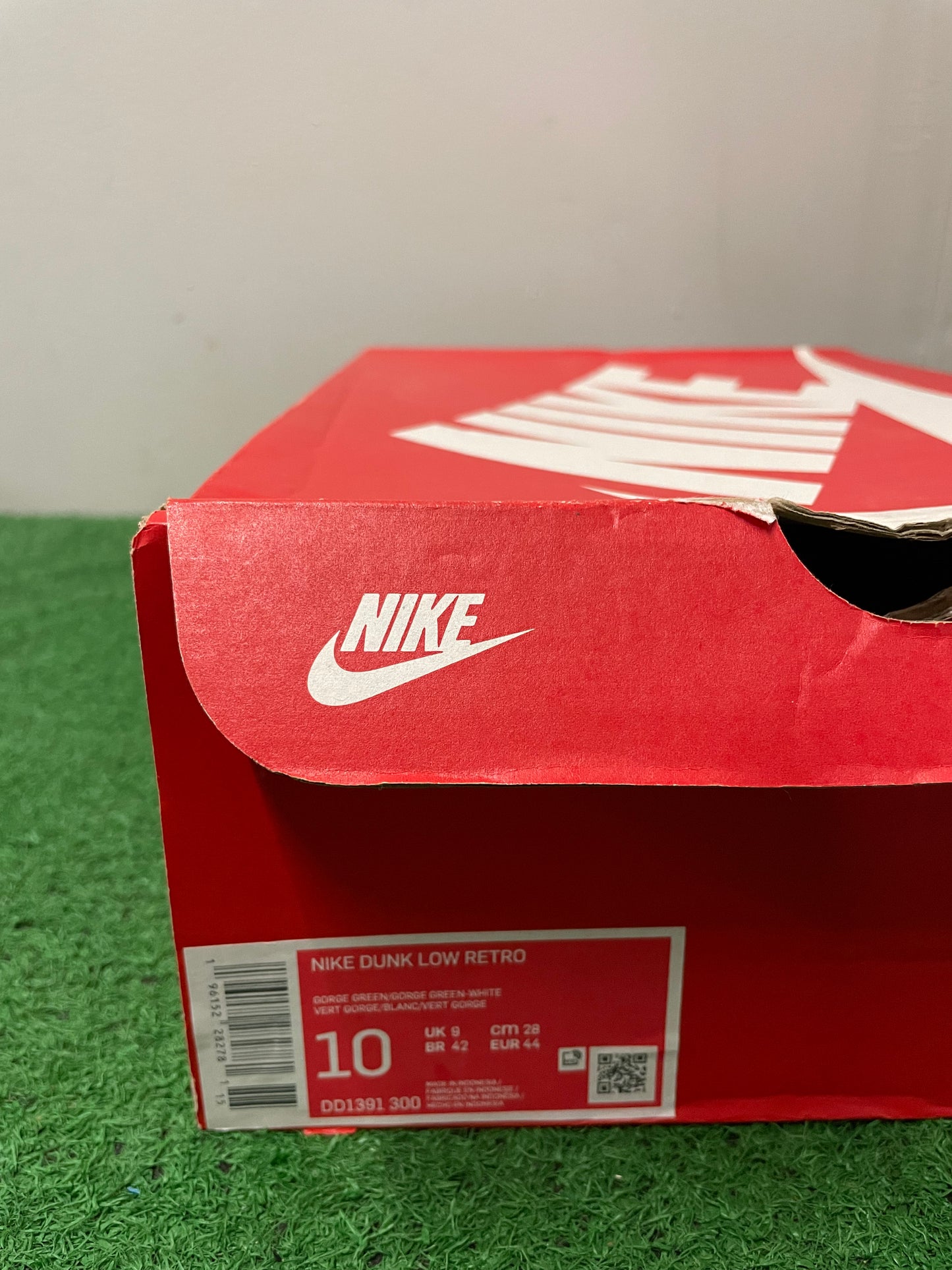 Nike dunk low Miami hurricanes size 10men/11.5women