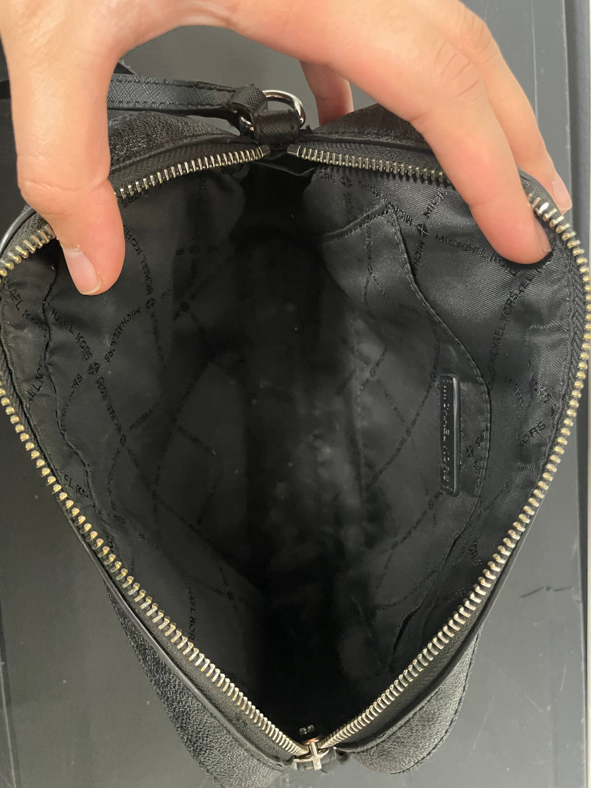 Michael Kors jetset crossbody black & grey bag