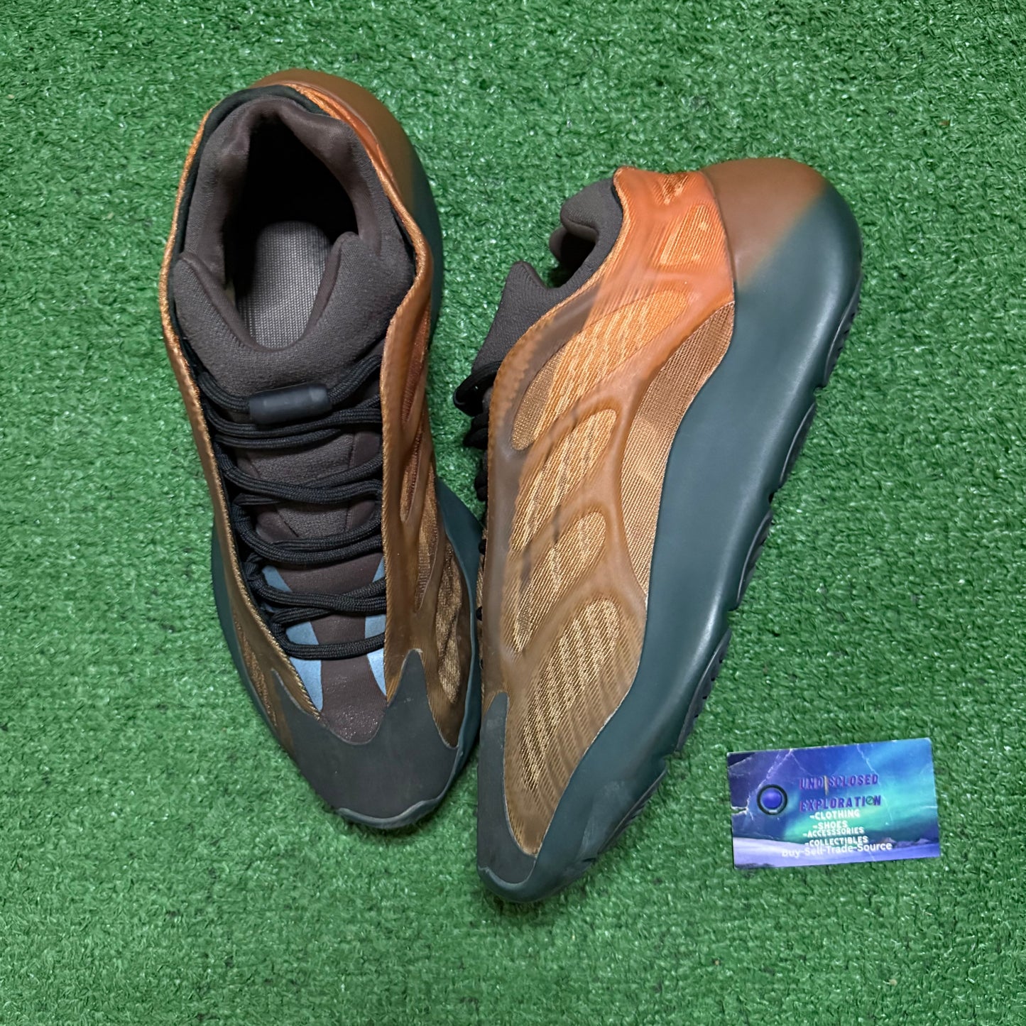 Yeezy 700 V3 Copper Fade 9.5 Men “Preowned”