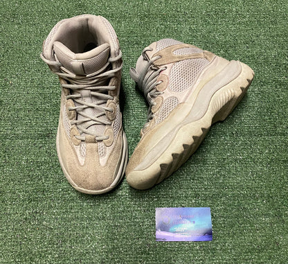 Yeezy dessert Boot salt size 8.5men/10women