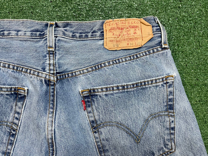 Vintage Levi 501 light wash jeans