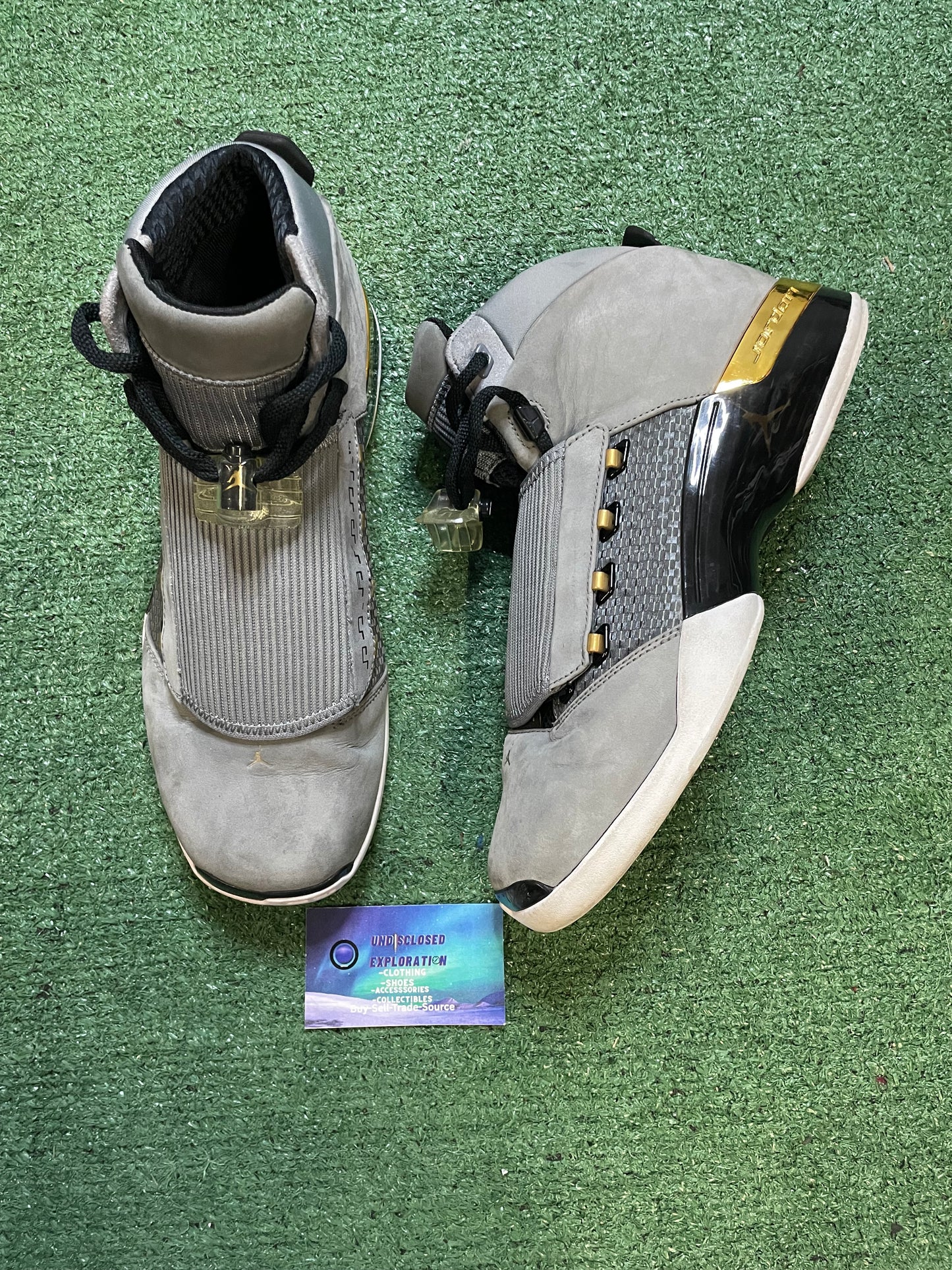 Jordan 17 trophy room size 10.5men/12women