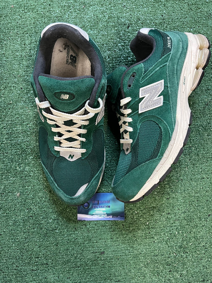 New balance 2002r suede forest green size 11men/12.5women