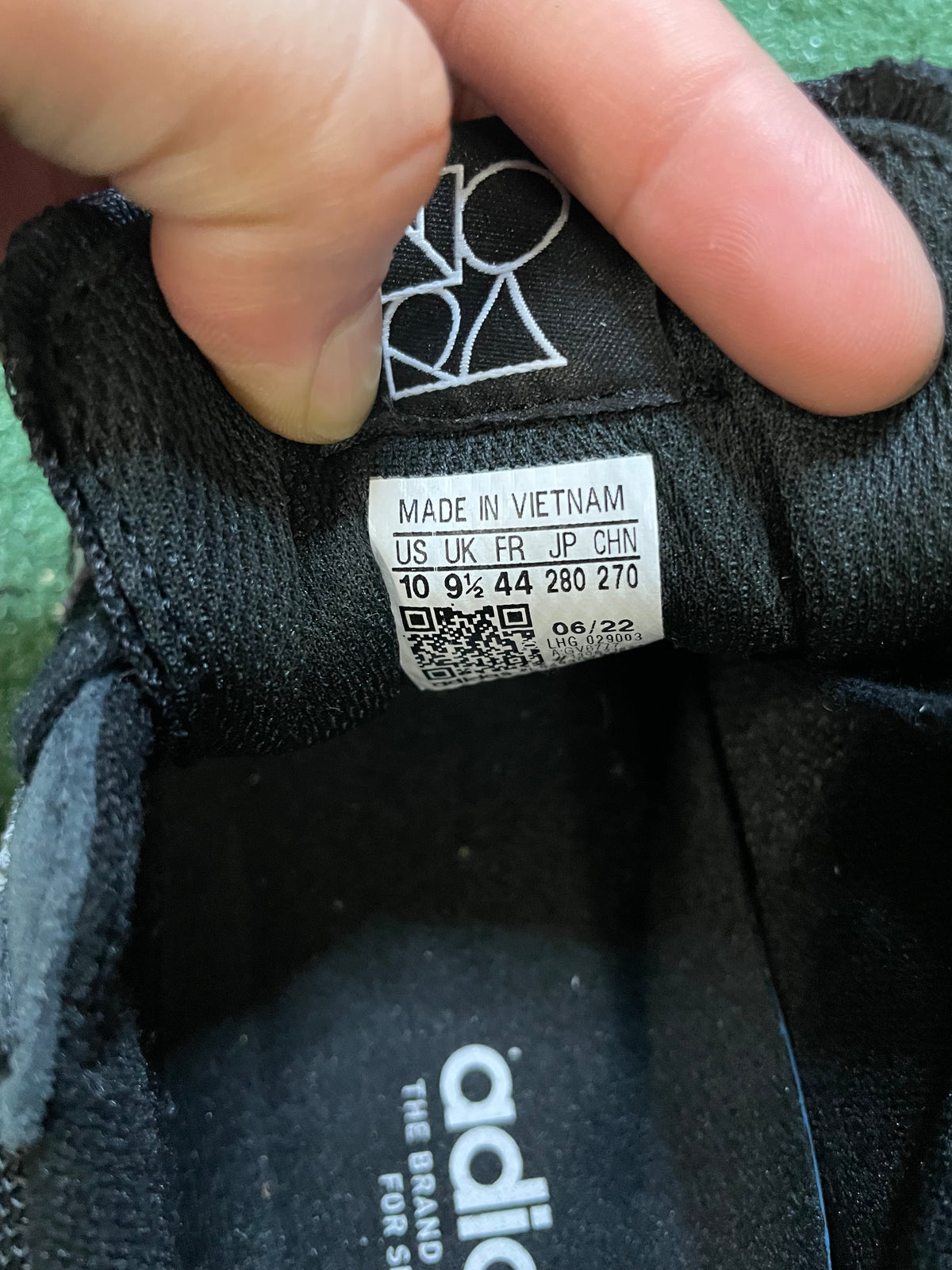 Adidas Nora black and white size 10men/11.5women