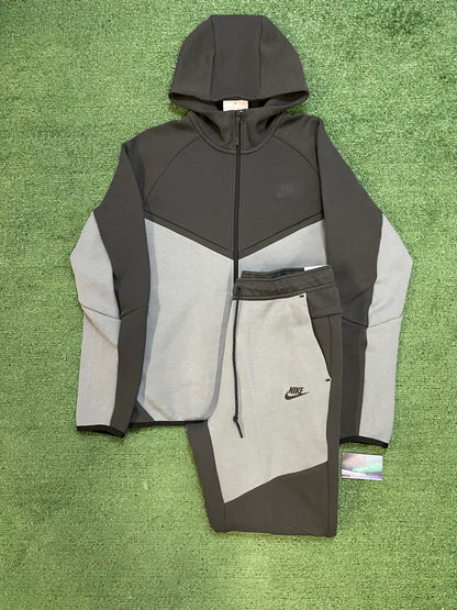 Nike tech fleece sweatsuit anthracite grey and black