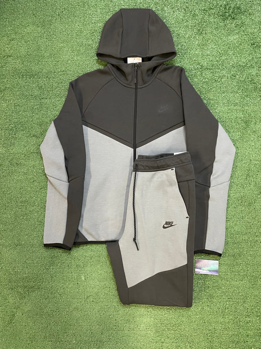 Nike tech fleece sweatsuit anthracite grey and black