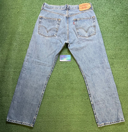 Vintage Levi 501 light wash jeans