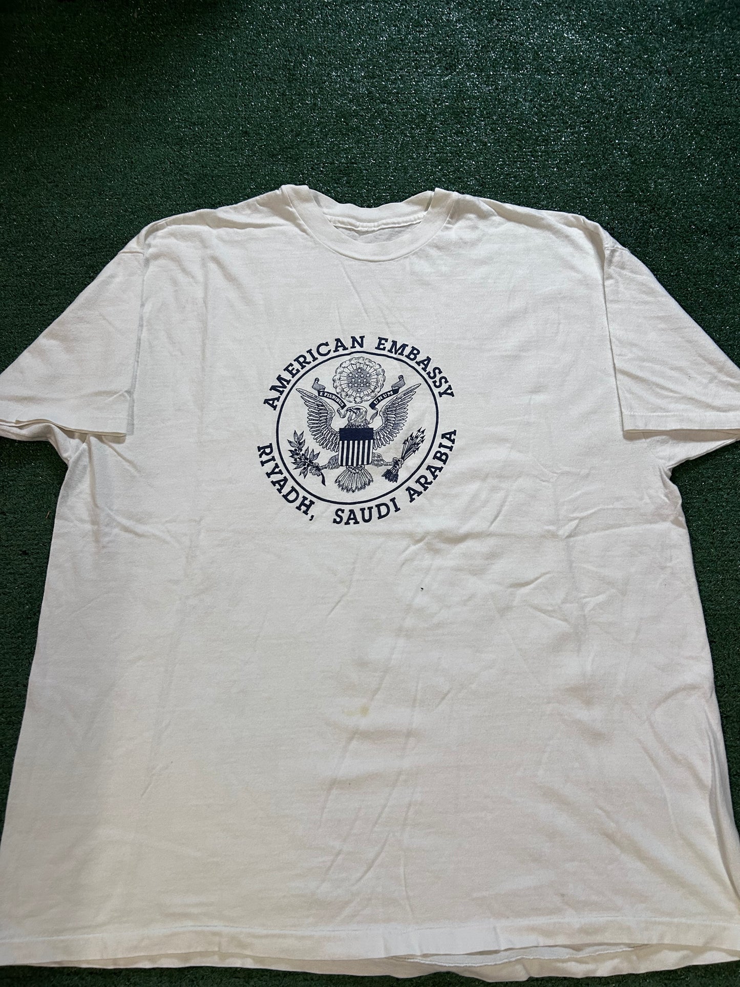 Vintage 1990s Saudi Arabia riydah American embassy tee