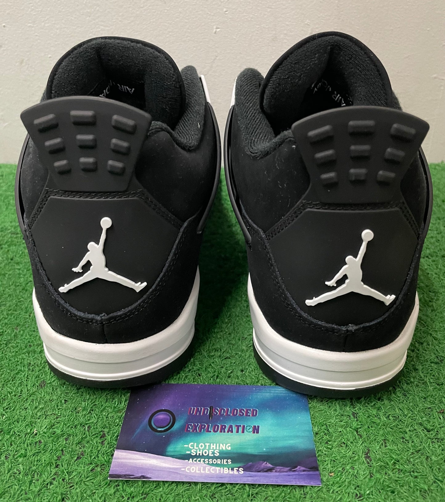 Jordan 4 white thunder