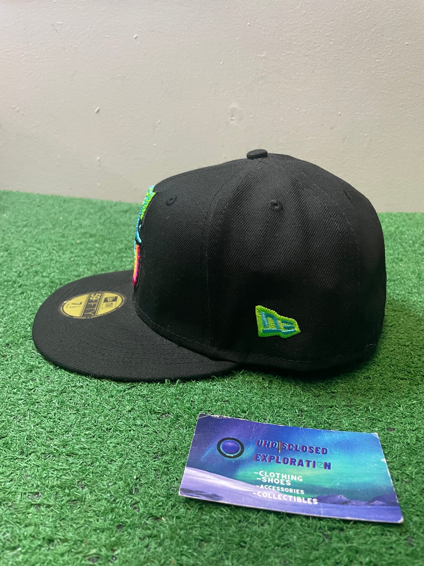 Seattle Mariners neon fill fitted hat