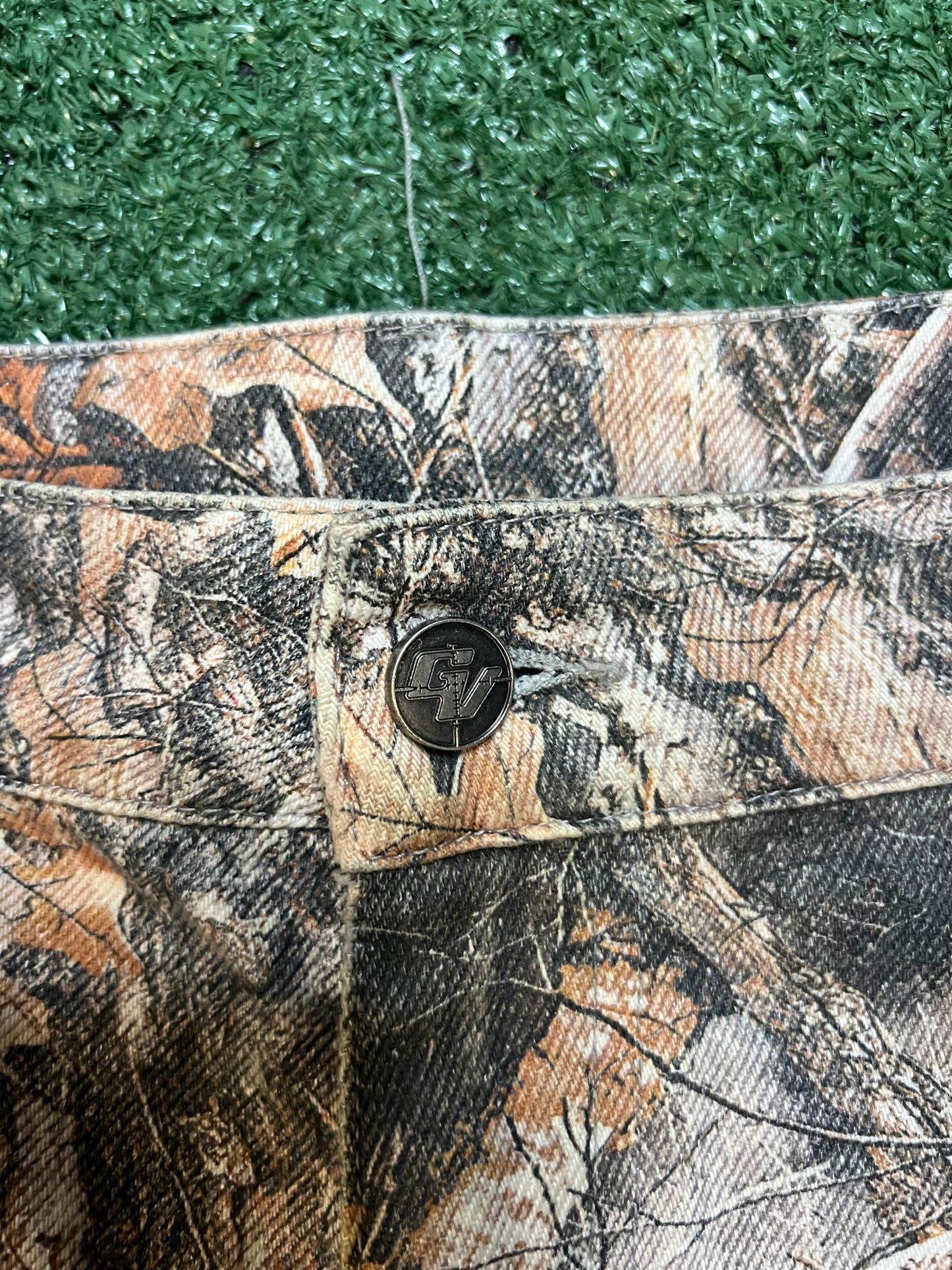 Gv Gallery raspberry hills camo cargo pants