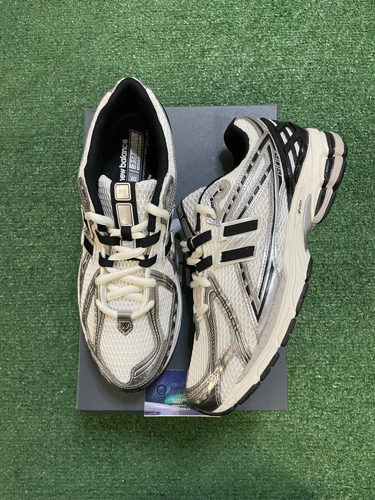 New Balance 1906r silver metallic black