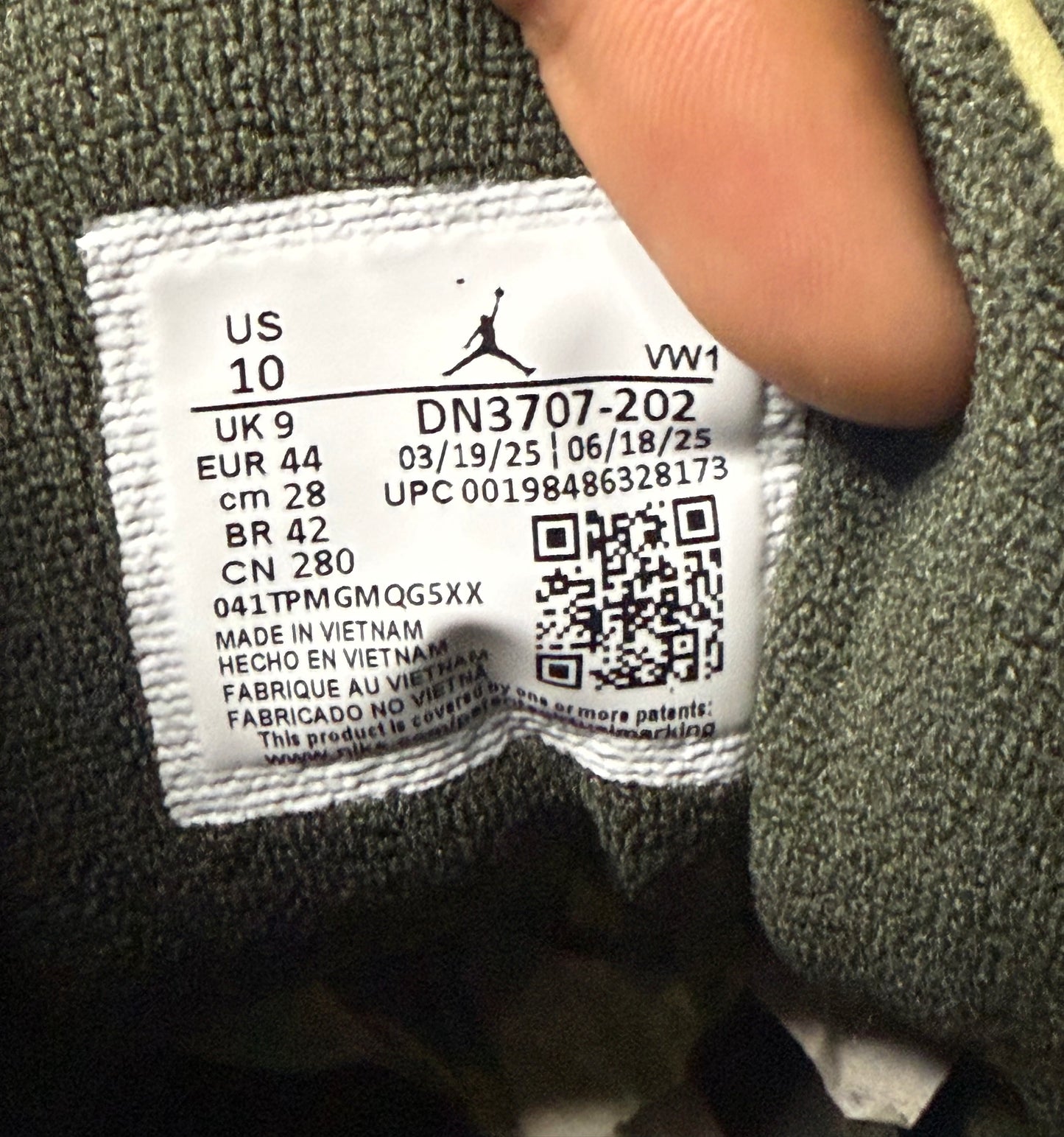 Jordan 3 Family Affair