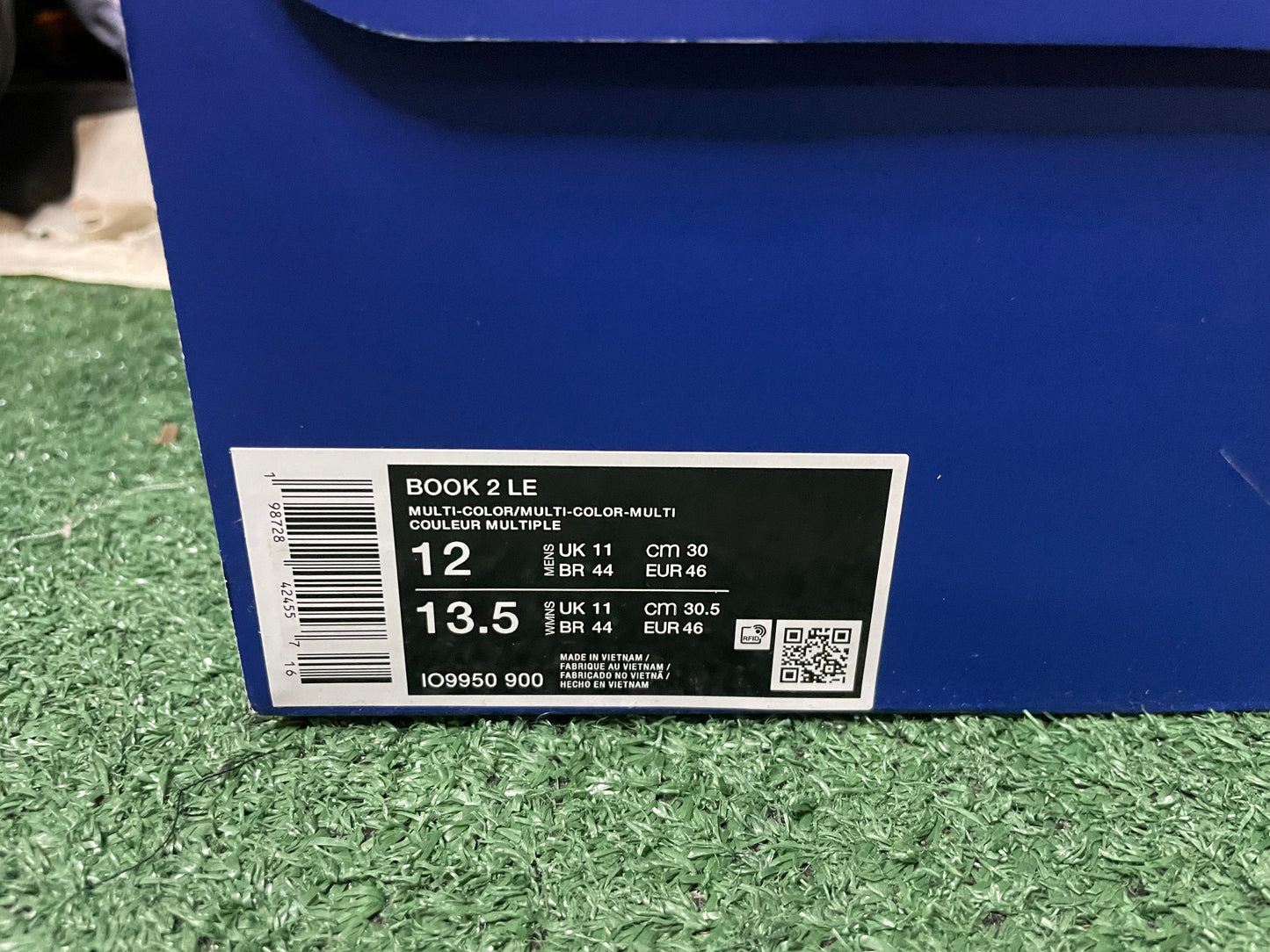 Nike book 2 fragment size 12men/13.5women