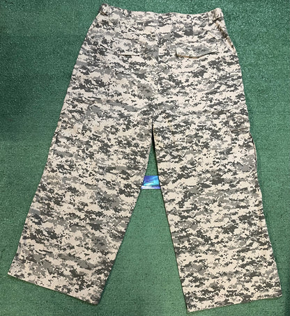 Gv Gallery Raspberry digital camo cargo pants
