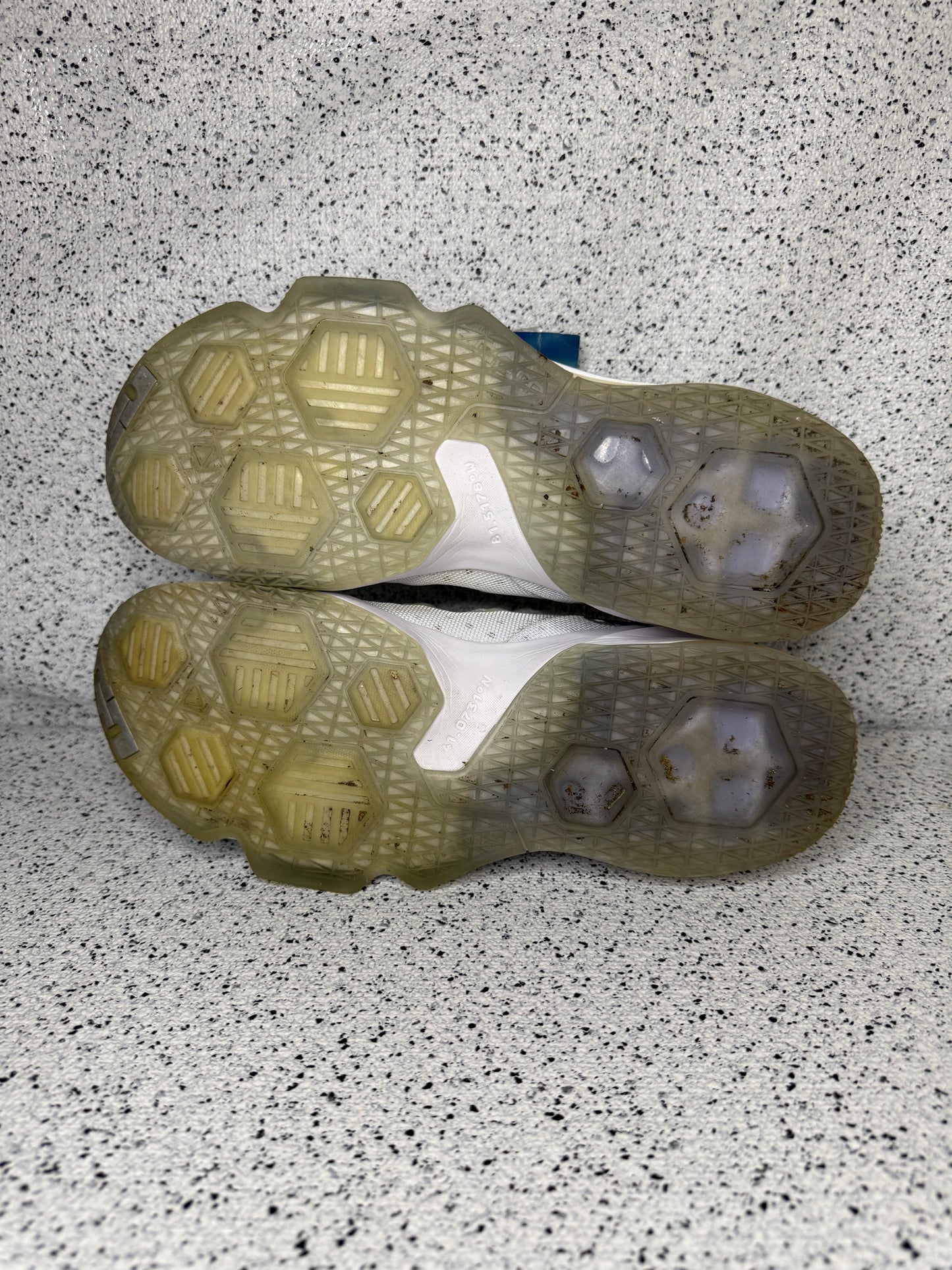 Nike LeBron 13 Low Metallic Silver 12 Men/13.5 Women “Preowned”