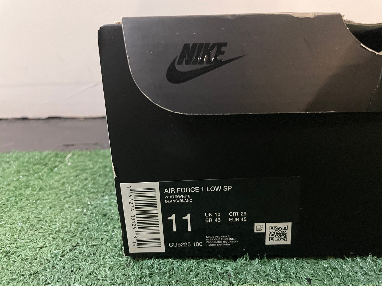 Nike Air Force 1 Low SP supreme white size 11men/12.5women