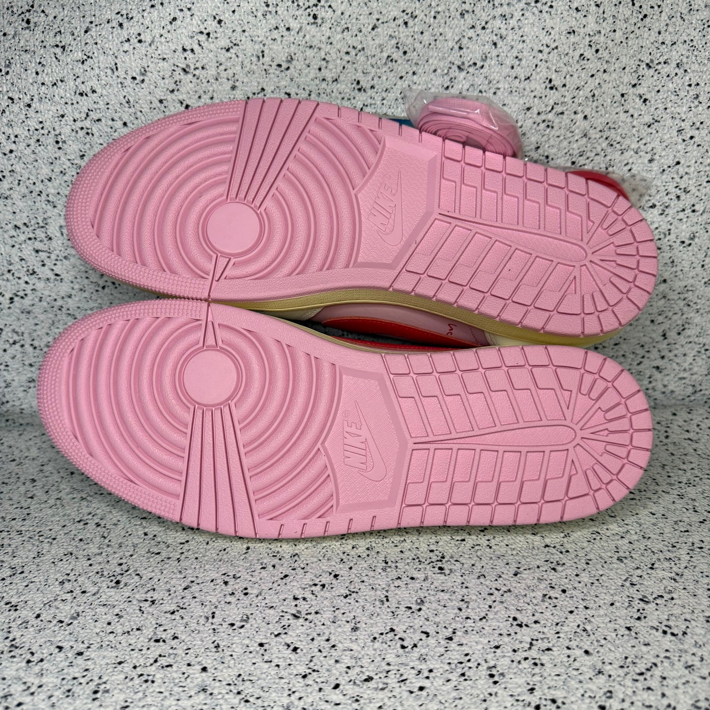 Jordan 1 Low Travis Scott Tropical Pink