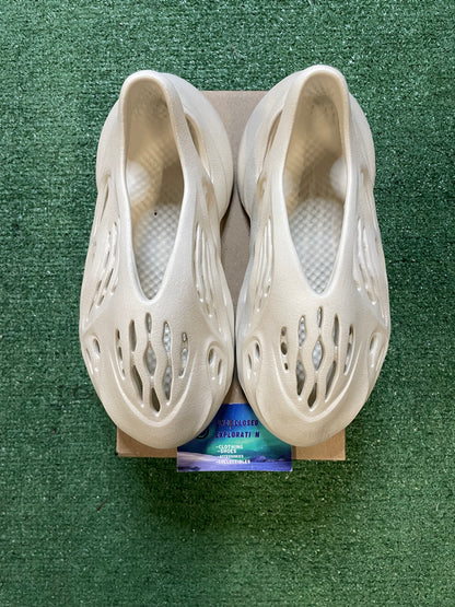 Yeezy foam runner sand size 5men/6.5women
