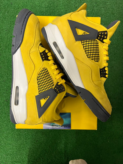 Jordan 4 lightning 2021 size 10.5men/12women