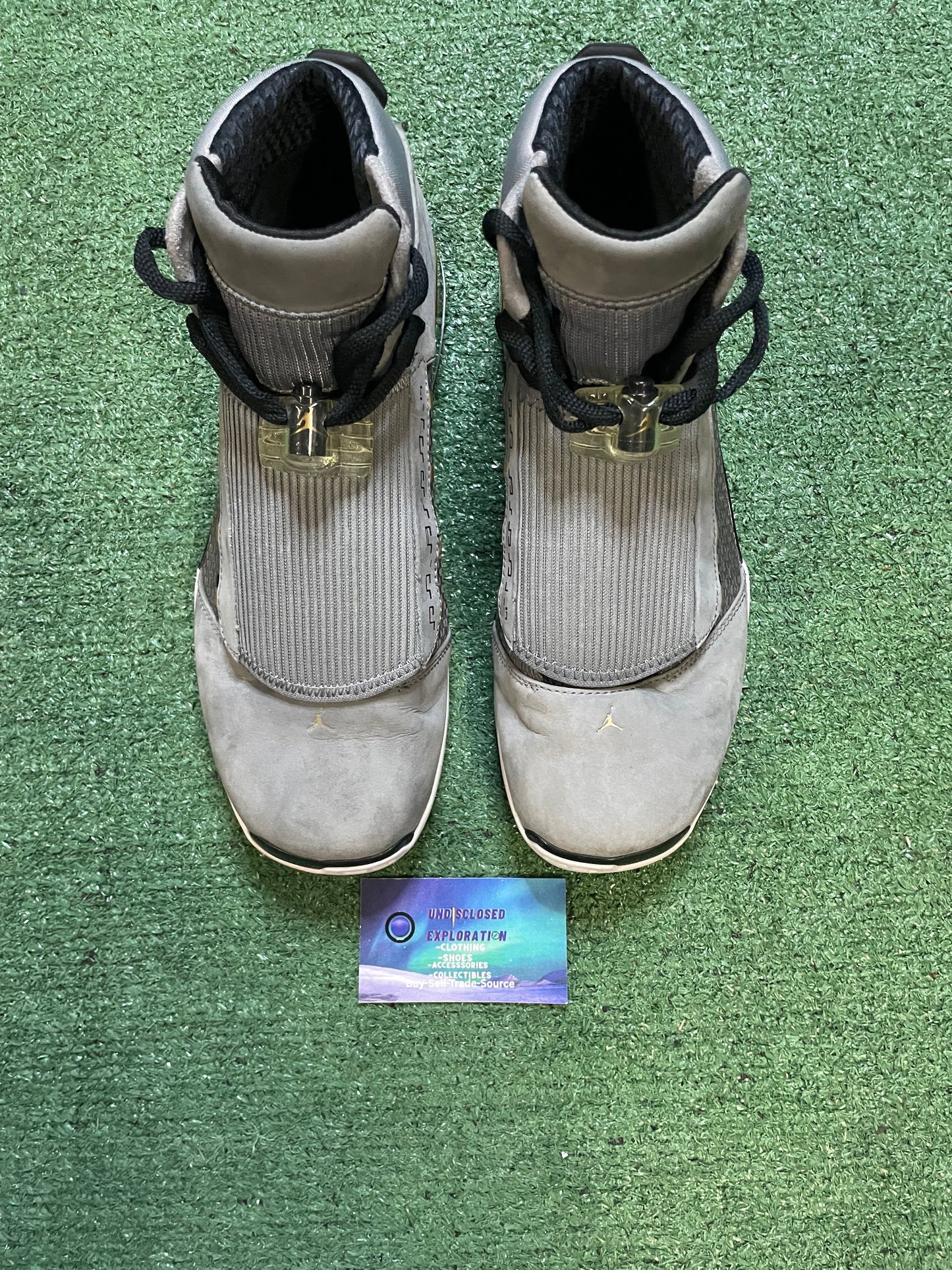 Jordan 17 trophy room size 10.5men/12women