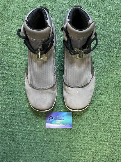 Jordan 17 trophy room size 10.5men/12women