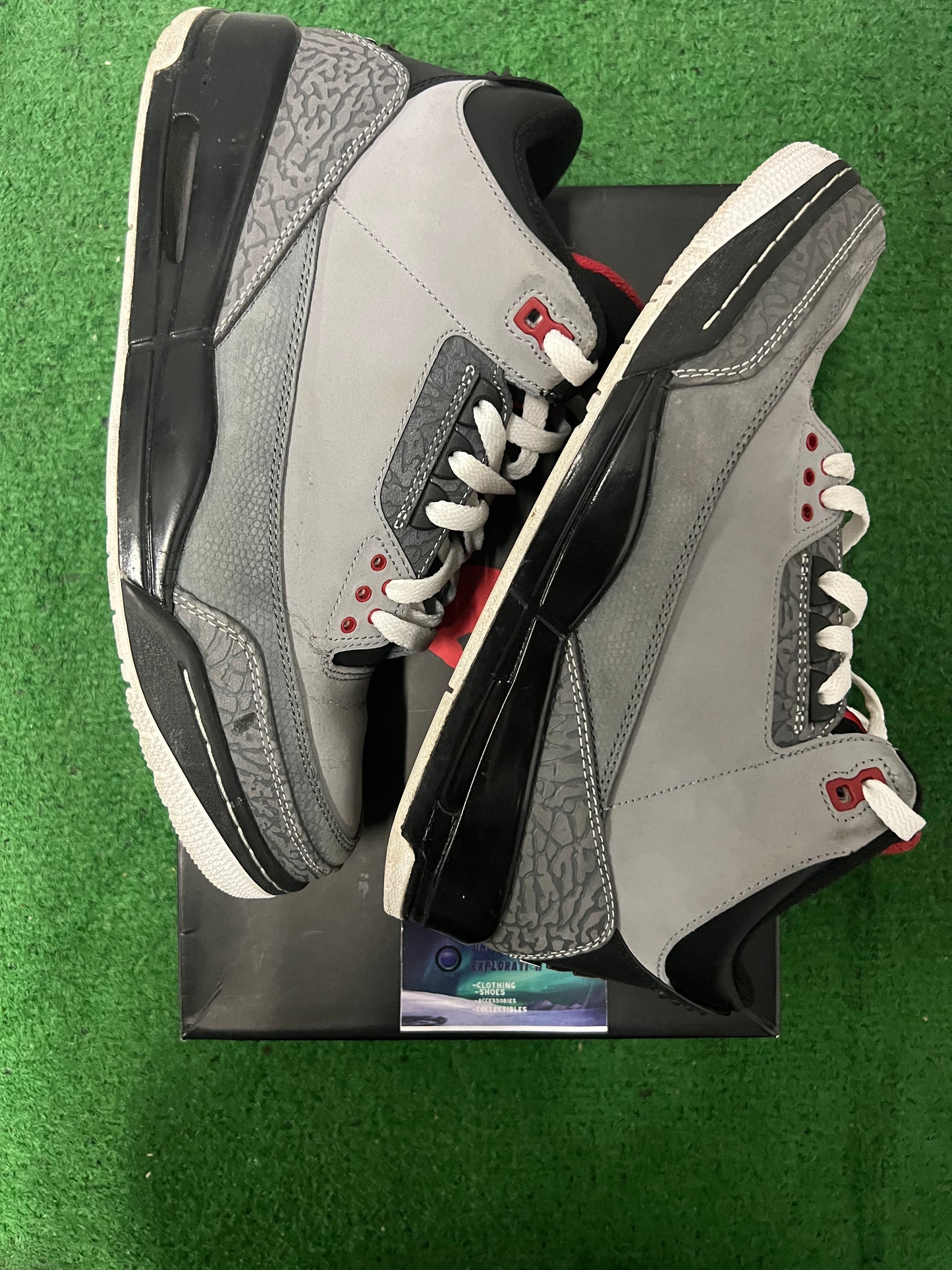 Air Jordan 3 stealth size 10men/11.5women