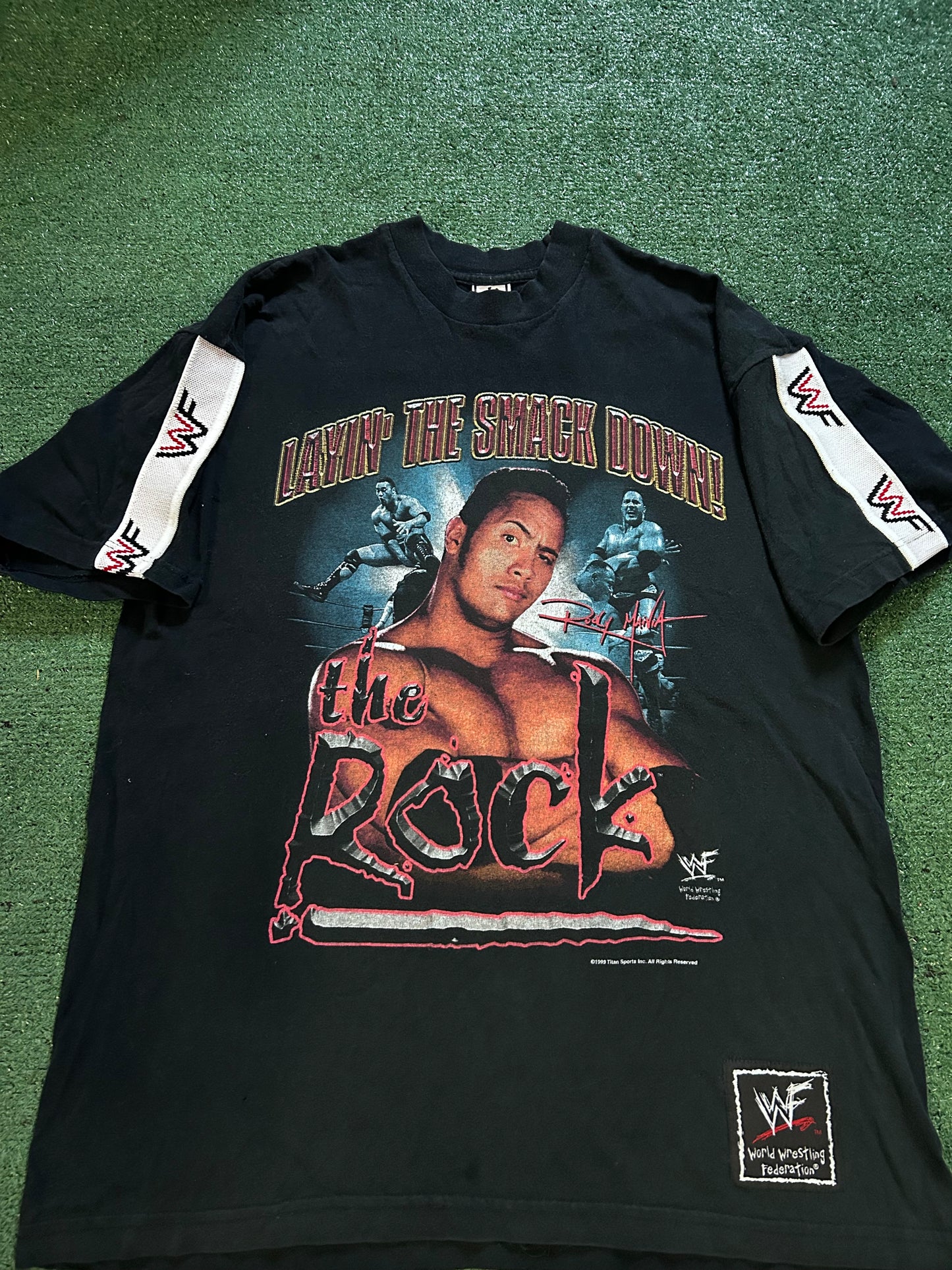 Vintage 1990s  the rock laying the smackdown WWF Dwayne Johnson tee
