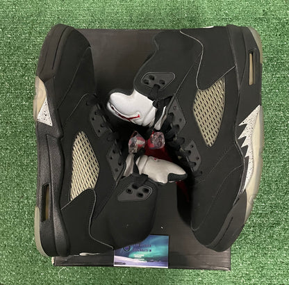 Jordan Metallic 5 2016 size 11men/12.5women