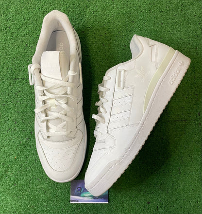Adidas forum low triple white size 14men/15.5women