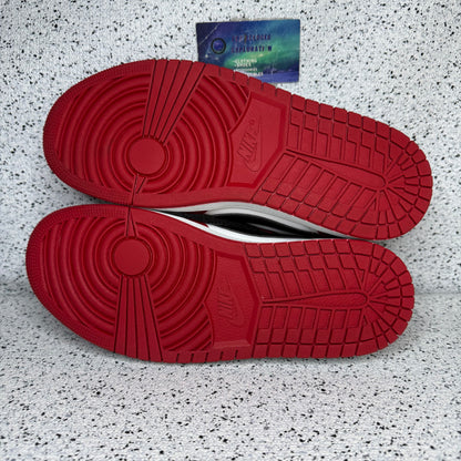 Jordan 1 Low Chicago 9.5 Men “Preowned”
