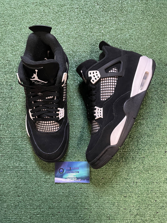 Air Jordan 4 white thunder size 10.5men/12women