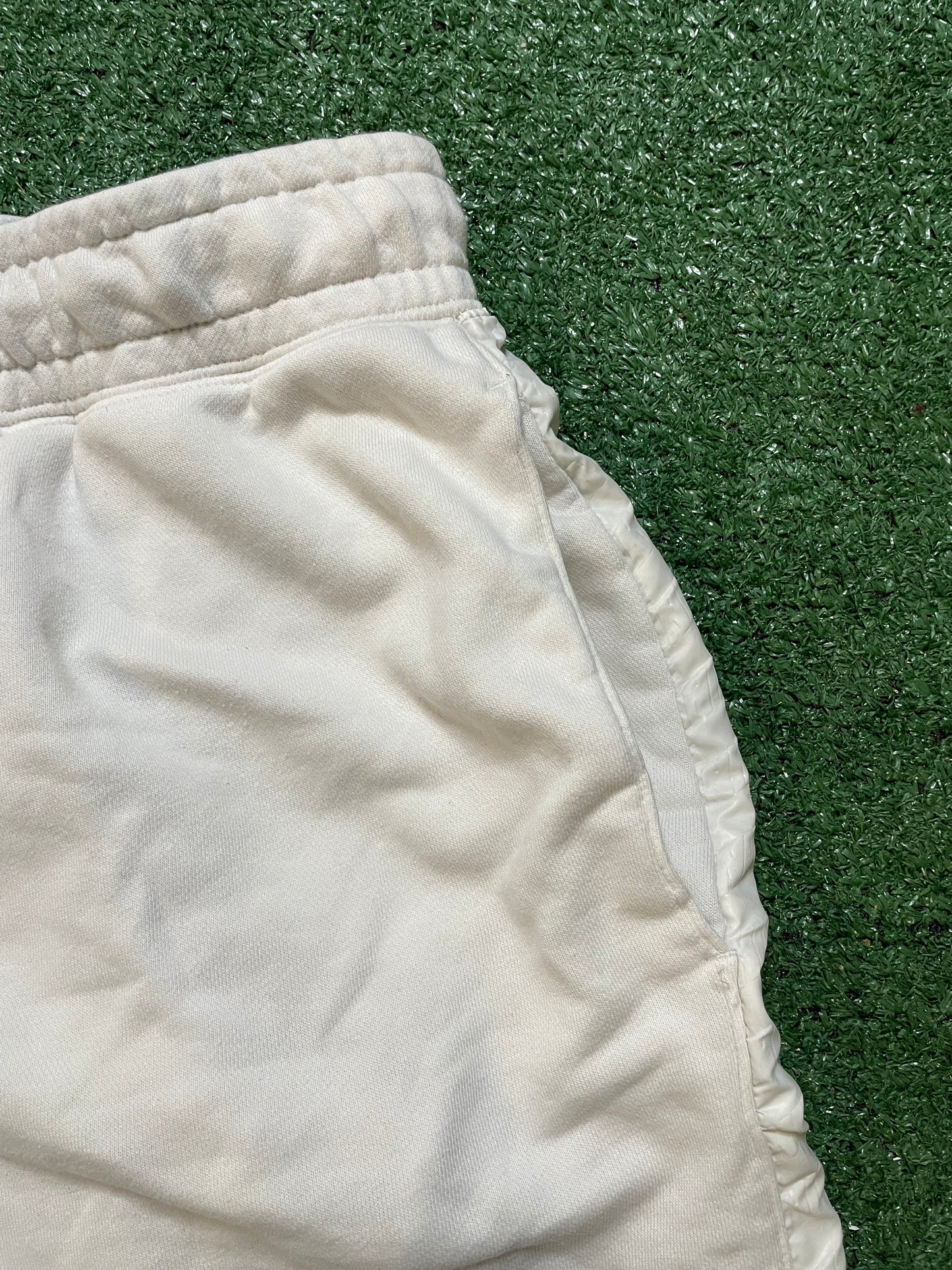 Nike alumni white shorts