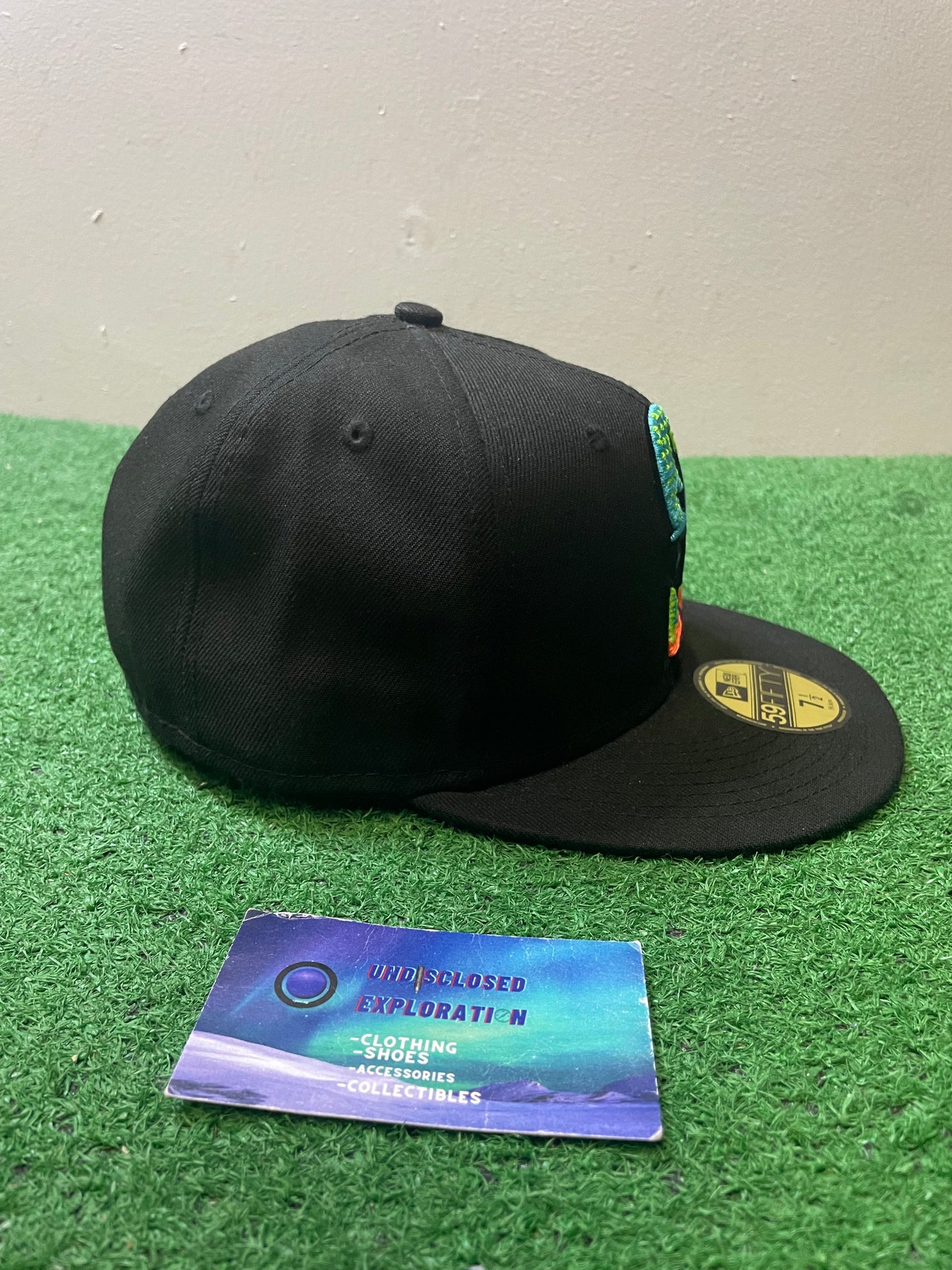 Seattle Mariners neon fill fitted hat