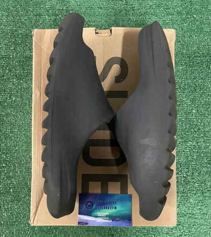 Yeezy slide onyx size 11men/12.5women