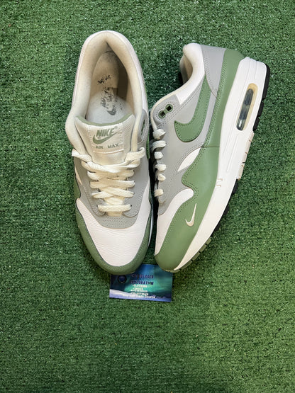 Nike air max 1 spiral sage size 10men/11.5women