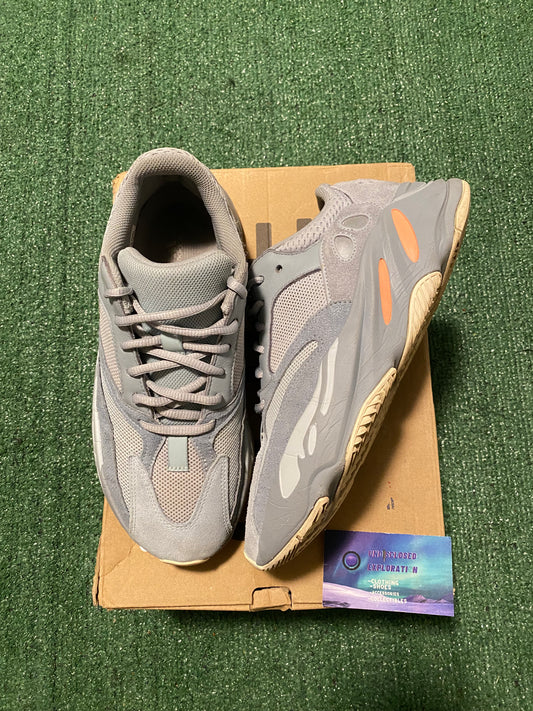 Yeezy 700 “Inertia” size 8men/9.5women