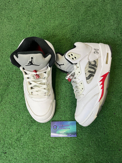 Jordan 5 Supreme white size 8.5men/10women